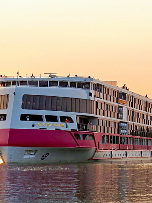 Речные круизы по России 2026 — Золотое кольцо, Валаам, Кижи, Соловки. Теплоходы класса люкс и стандарт. Отдых для души: рыбалка, баня на борту, русская кухня. Льготные билеты для пенсионеров | НС Тревелшоп Ваш идеальный спутник в любом путешествии!